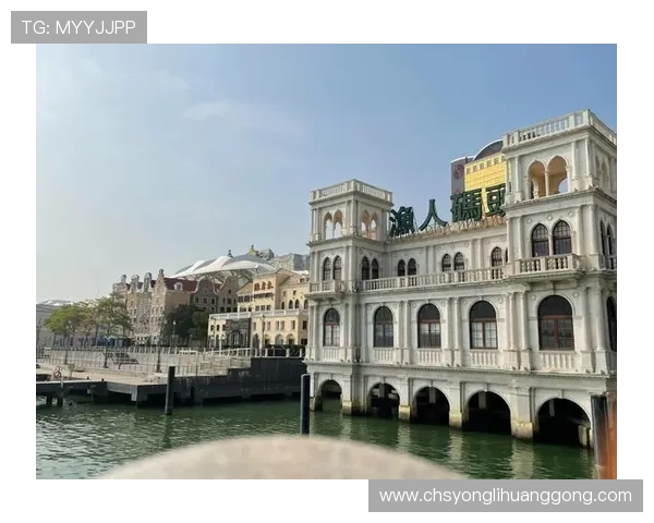 澳门渔人码头游艇会为您带来奢华海上体验的最佳选择，尽享尊贵服务与迷人海景